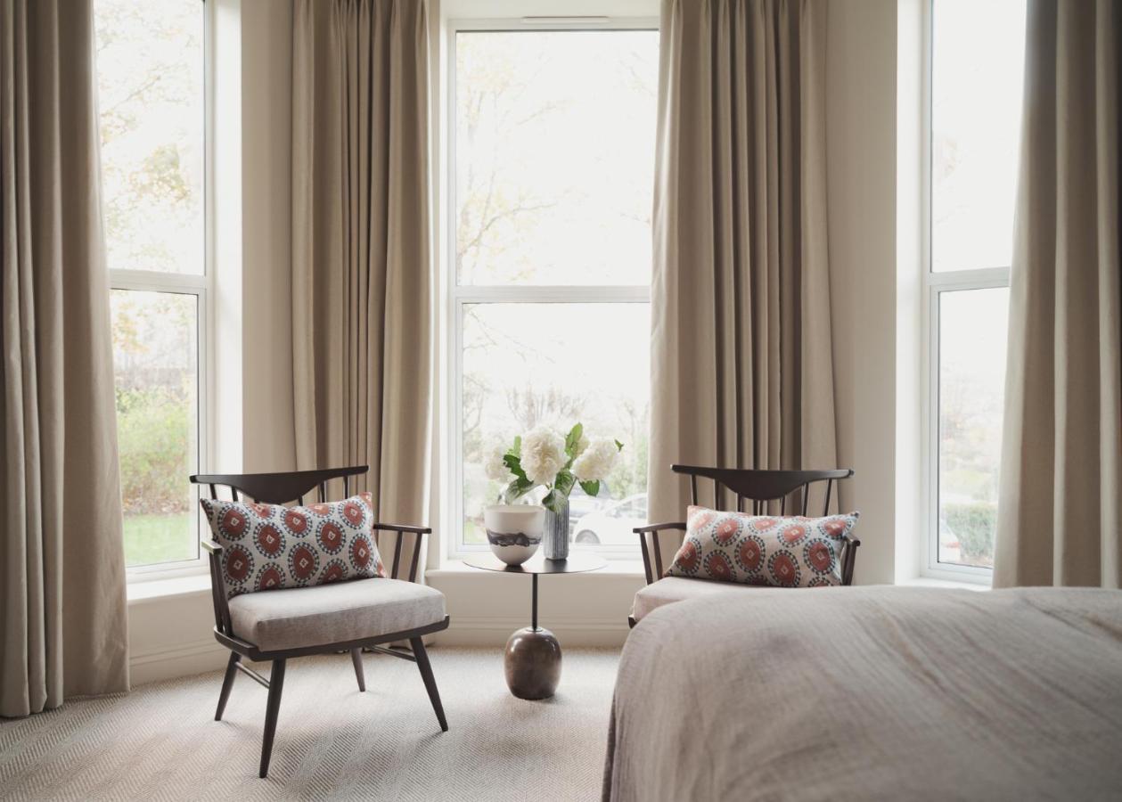 Leighton House - Boutique Guesthouse Bath Eksteriør billede Curtains in a bedroom