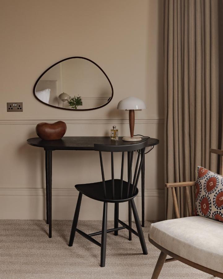 Leighton House - Boutique Guesthouse Bath Eksteriør billede A contemporary dressing table