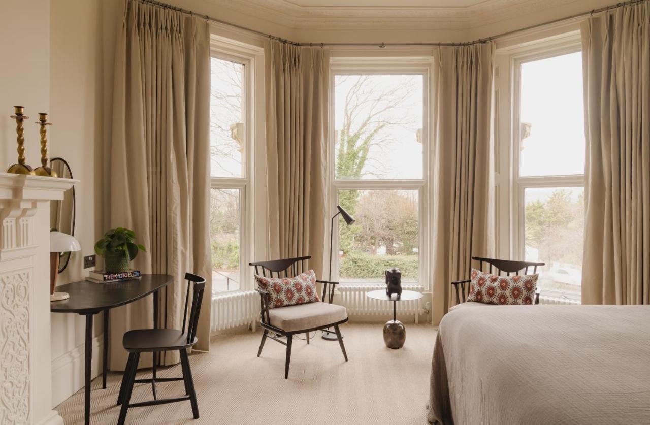 Leighton House - Boutique Guesthouse Bath Eksteriør billede A bedroom at the Inn