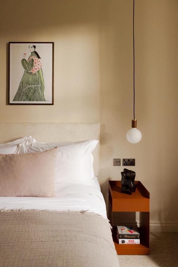 Leighton House - Boutique Guesthouse Bath Eksteriør billede A pendant light