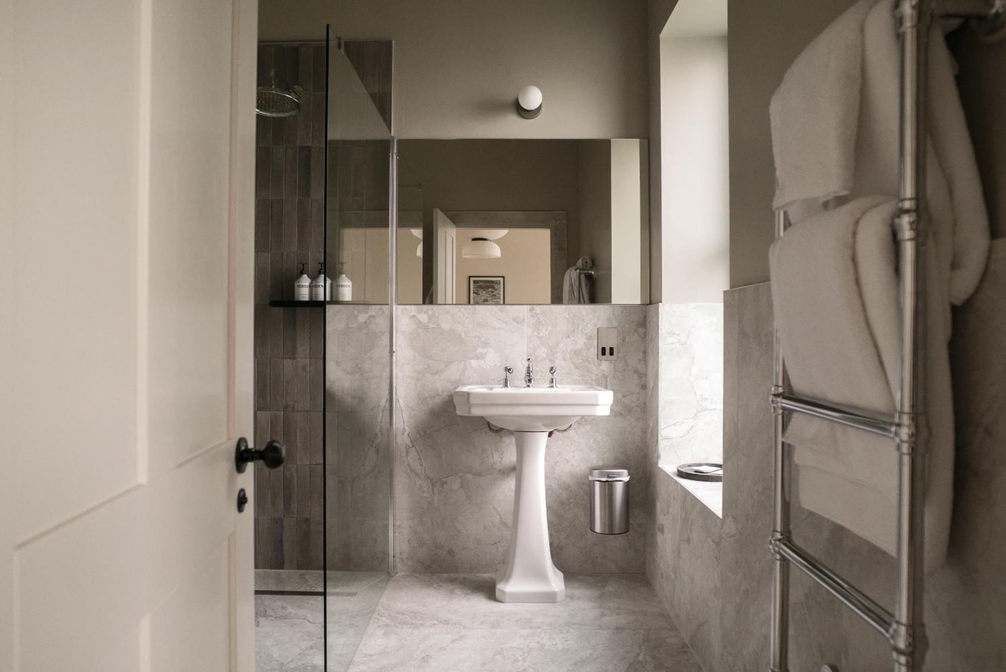 Leighton House - Boutique Guesthouse Bath Eksteriør billede Bathroom