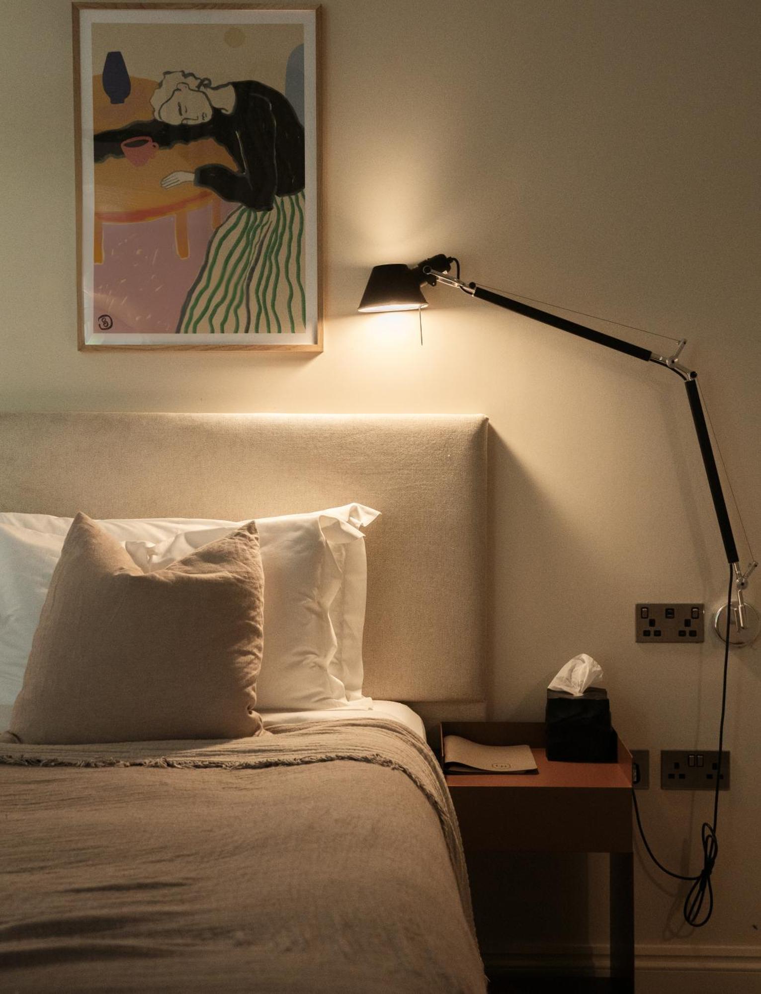 Leighton House - Boutique Guesthouse Bath Eksteriør billede A wall-mounted lamp