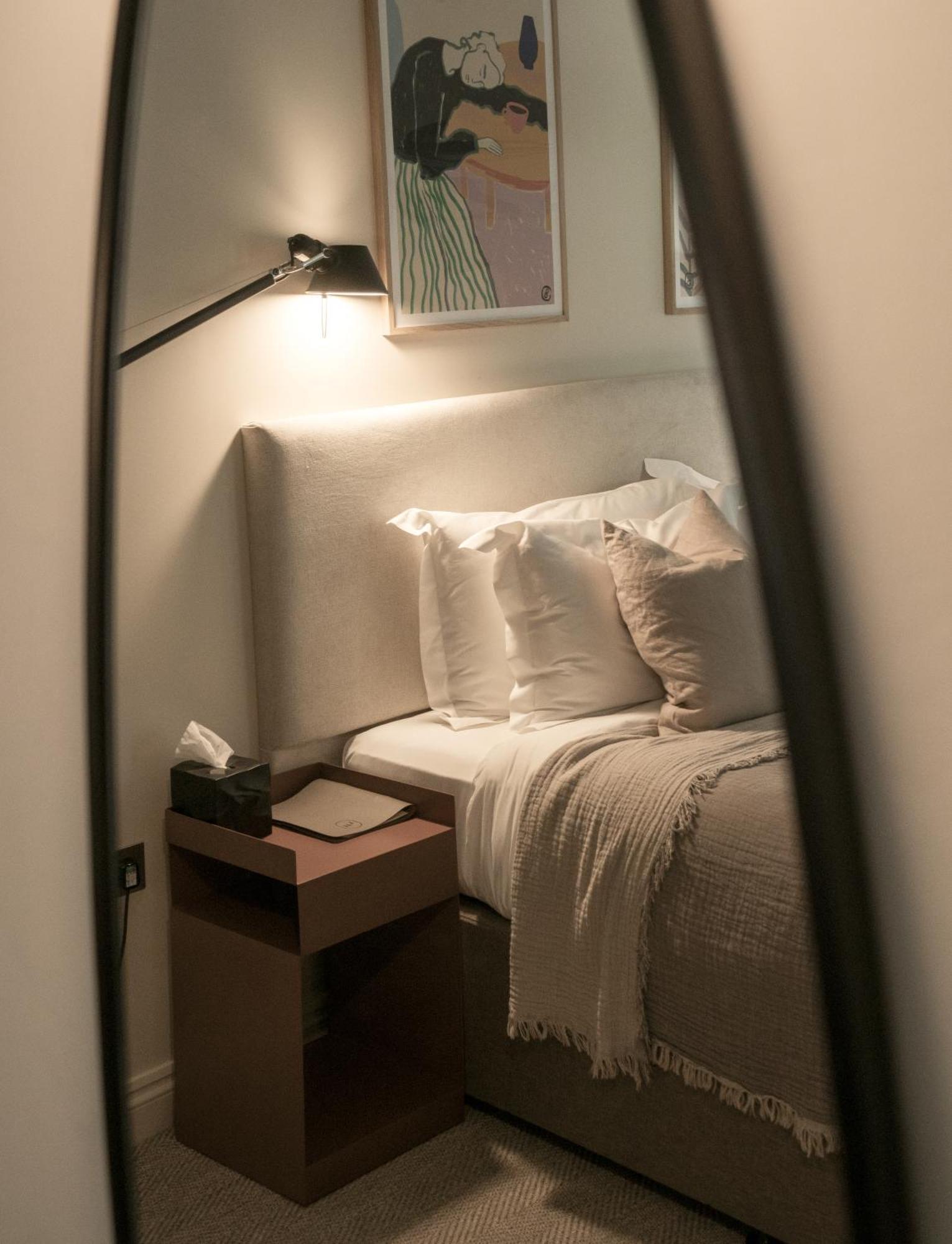 Leighton House - Boutique Guesthouse Bath Eksteriør billede A bedroom at the hotel