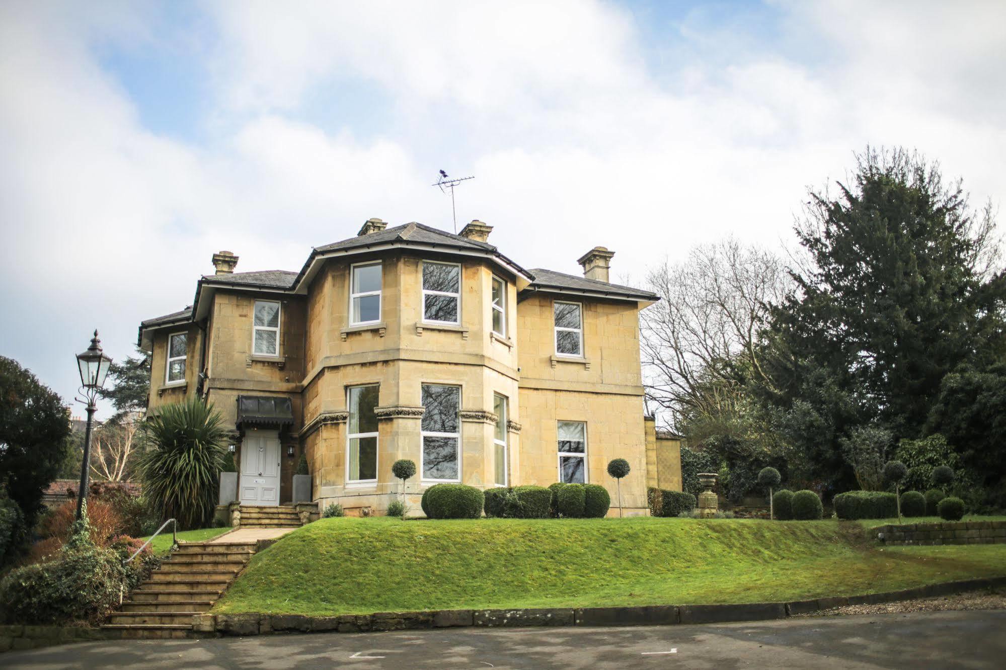 Leighton House - Boutique Guesthouse Bath Eksteriør billede The former vicarage of St. Mary's Church, now the home of the school's headmaster